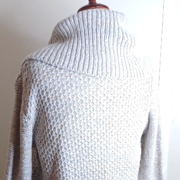 Women's ELLE Sweater. Size Large. Color Oatmeal. - Picture 11 of 16